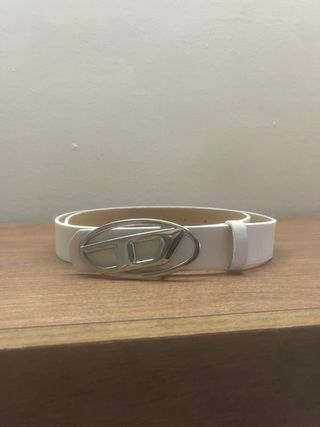 Cintura Diesel bianca con fibbia D d’argento