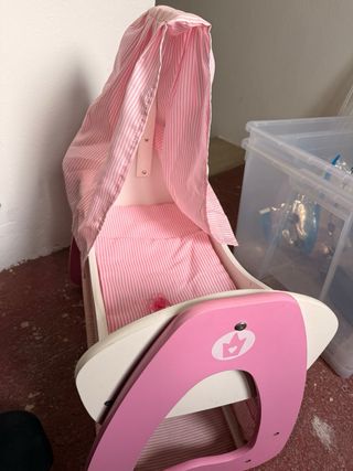 Cuna de juguete de madera