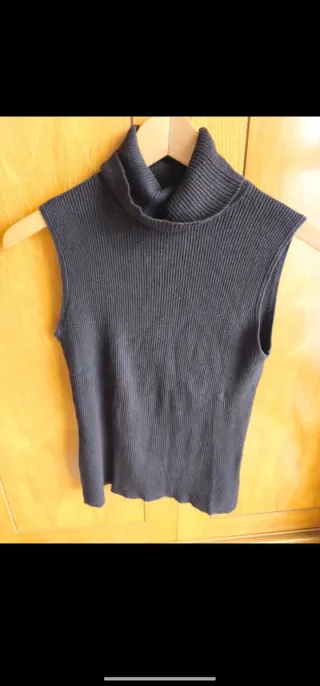 Jersey marrón cuello vuelto