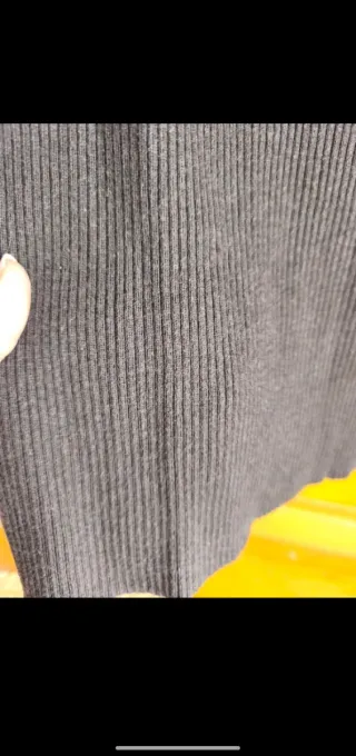 Jersey marrón cuello vuelto