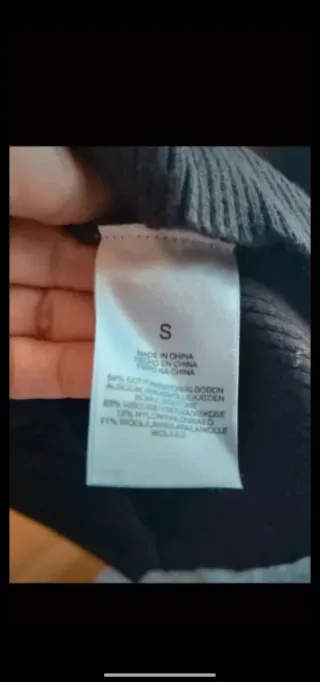 Jersey marrón cuello vuelto