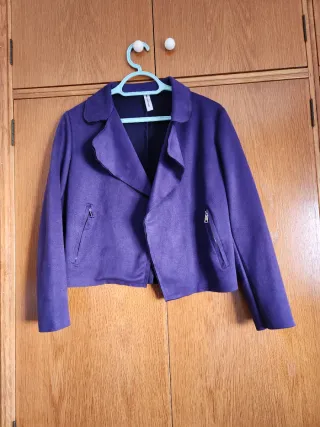 Chaqueta morada estilo motero ante