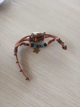 Reloj Artisan mujer cuero y detalles dorados