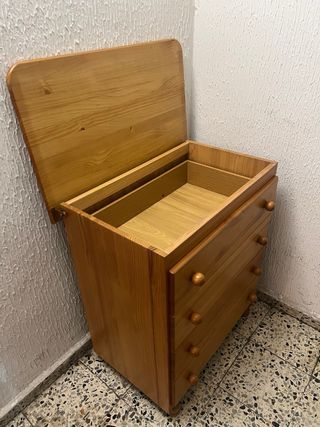 Cómoda de madera con 4 cajones