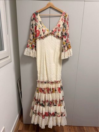 Traje de flamenca crema con volantes de Maricruz