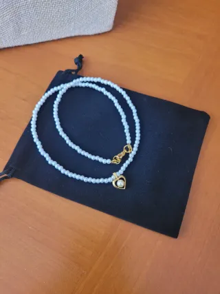 Collar de perlas con colgante de corazón