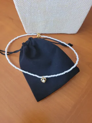 Collar de perlas con colgante de corazón