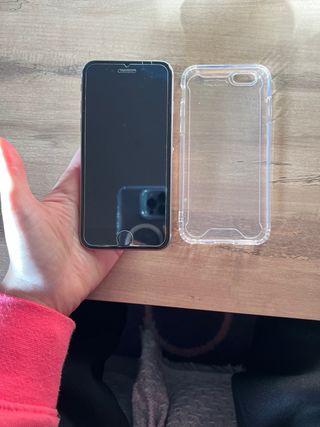 iPhone 6 con funda y protector pantalla