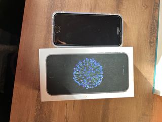 iPhone 6 con funda y protector pantalla