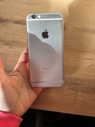 iPhone 6 con funda y protector pantalla