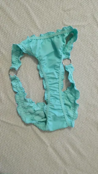 Bikini turchese con fiori