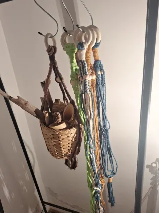 Suporte de plantas em algodão com anel de madeira