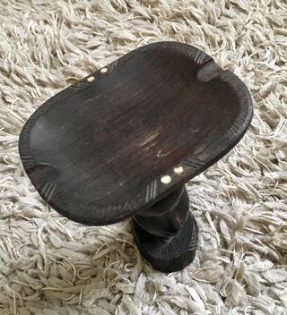 Figura cenicero ébano tallado