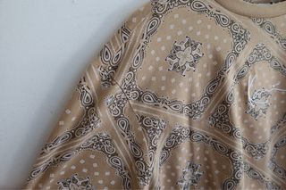 Camiseta estampada bandana beige
