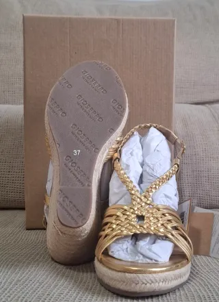 Sandalias cuña Gioseppo doradas talla 37