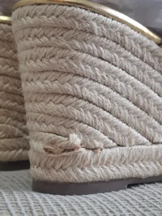 Sandalias cuña Gioseppo doradas talla 37