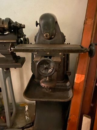 Fresadora DELFOS Horizontal con accesorios.