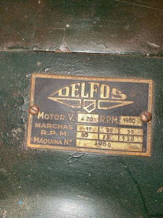 Fresadora DELFOS Horizontal con accesorios.