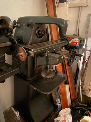 Fresadora DELFOS Horizontal con accesorios.