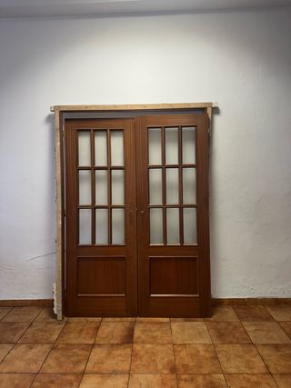 Puerta doble madera con marco