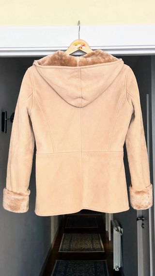 Chaquetón beige con pelo interior