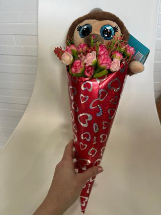 Peluche con Ramo Flores San Valentín