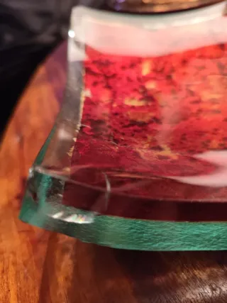 Bandeja cristal cóncava roja y dorada