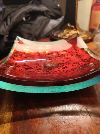 Bandeja cristal cóncava roja y dorada