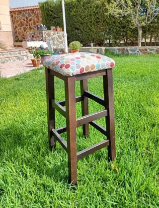 TABURETES DE MADERA