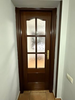 Puerta de madera de vivienda