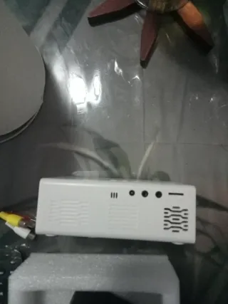 Mini proyector blanco