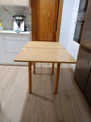 Mesa de cocina extensible de madera