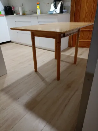 Mesa de cocina extensible de madera
