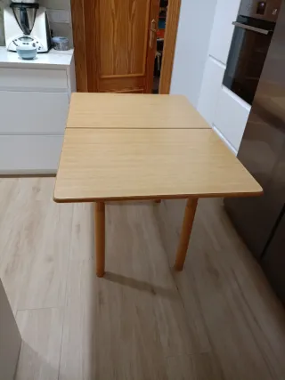 Mesa de cocina extensible de madera