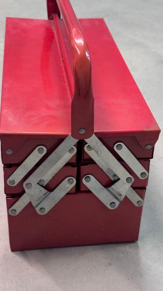 Mala de ferramentas retro vermelha