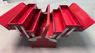 Mala de ferramentas retro vermelha