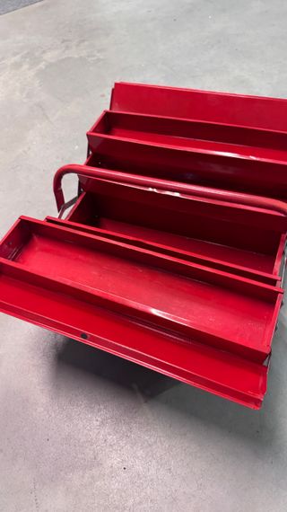 Mala de ferramentas retro vermelha