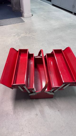 Mala de ferramentas retro vermelha