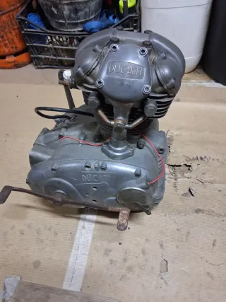 Motor Ducati 160 Sport