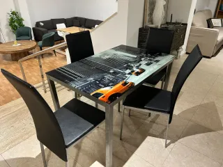 Mesa y 4 Sillas Diseño Urbano