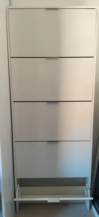 Zapatero de madera blanco