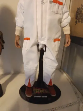 Doc Brown 1/6 Hot Toys Regreso al Futuro