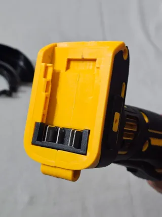 Rebarbadora DeWalt 20V Brushless c/acessórios