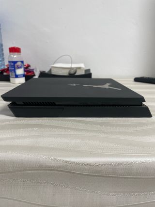 PS4 Slim Nera con Logo Jordan