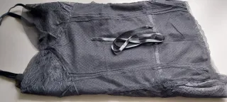 Top lencero gris con detalles