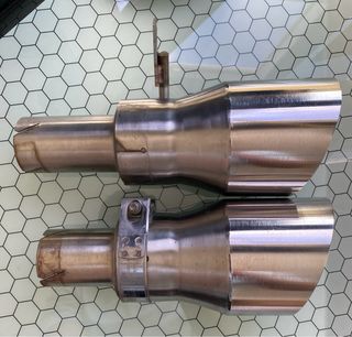 Colas de escape y abrazaderas