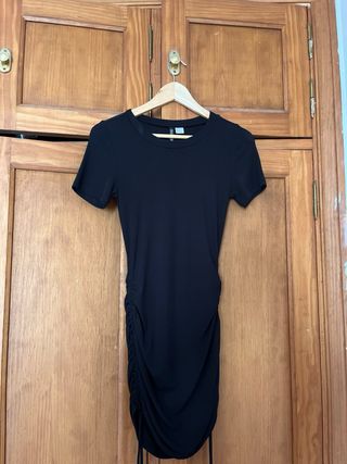 Vestido negro fruncido