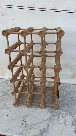 Botellero de madera hecho a mano