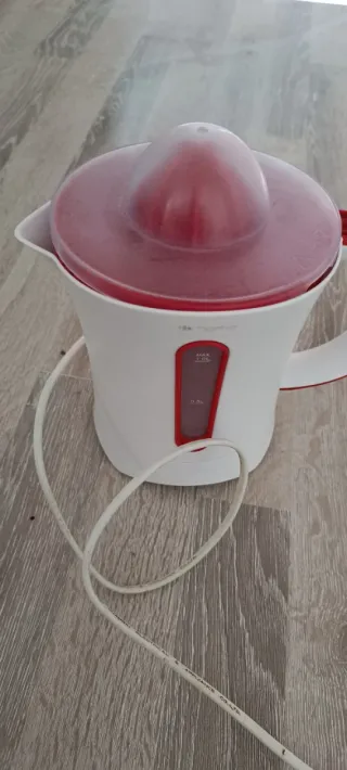 Exprimidor de naranjas eléctrico