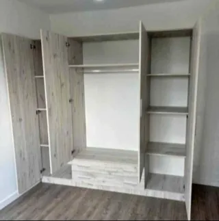 Armario blanco de madera